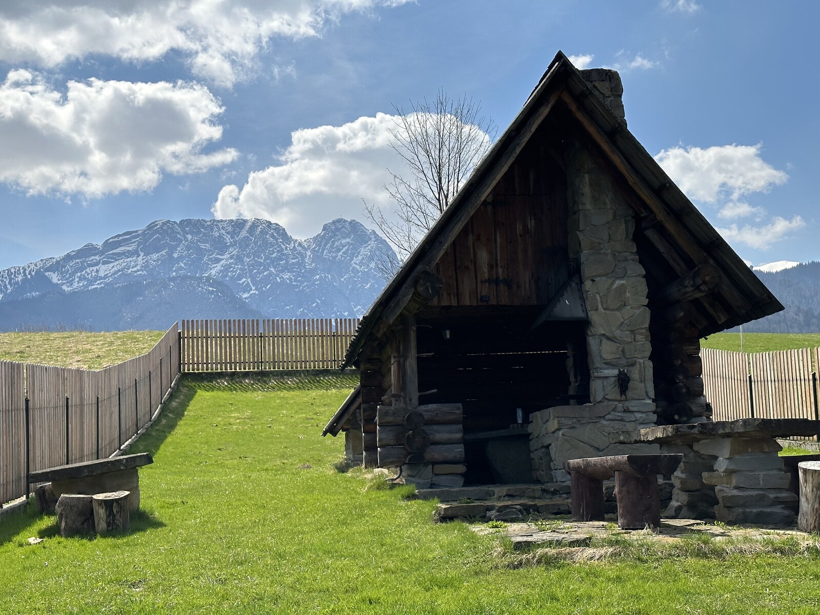 Wooden shelter and fire pit in the garden with Tatra view